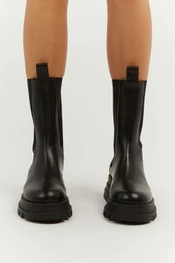 DISSH Boutiques SUNMOTION RUNWAY ALIAS MAE DOMINIC BOOT