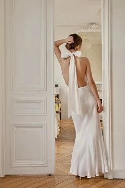 DISSH Boutiques DRESSES AISLE WHITE LINEN HIGH NECK DRESS