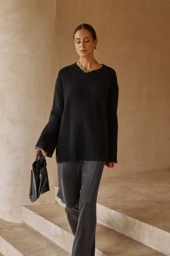 DISSH Boutiques EURO BLACK WOOL OVERSIZED JUMPER TOPS