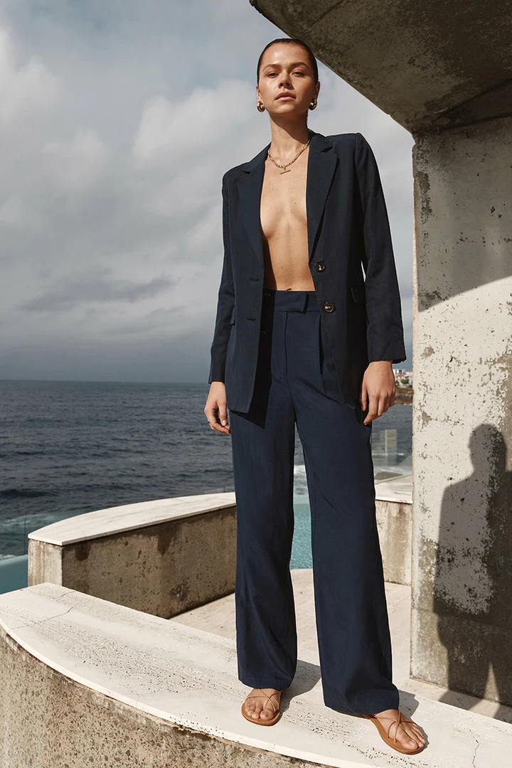 Flash Sale ๐ฅฐ DISSH Boutiques CLOTHING KARLA NAVY LINEN BLEND BLAZER โจ 1 DISSH Boutiques CLOTHING KARLA NAVY LINEN BLEND BLAZER