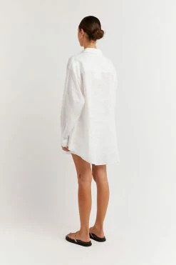 DISSH Boutiques VENUS WHITE LINEN BOYFRIEND SHIRT