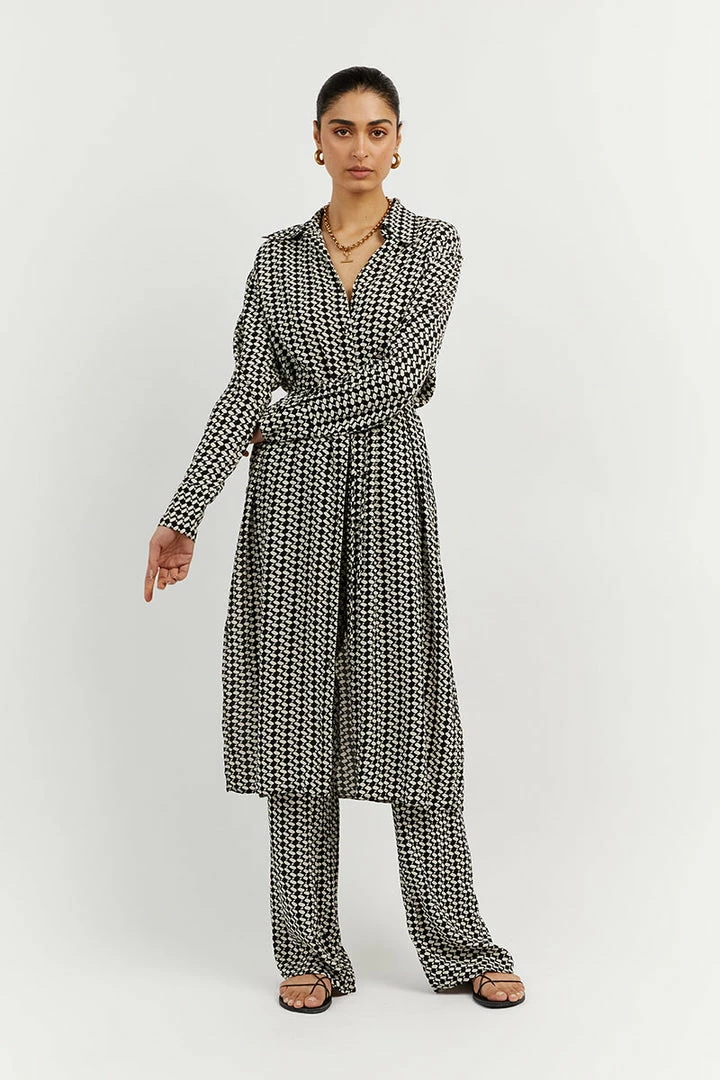 Best Pirce ๐ฅฐ DISSH Boutiques FAME BLACK WHITE GEO LONG ๐ SHIRT CLOTHING โ 3 DISSH Boutiques FAME BLACK WHITE GEO LONG SHIRT CLOTHING