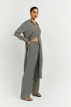 Best Pirce ๐ฅฐ DISSH Boutiques FAME BLACK WHITE GEO LONG ๐ SHIRT CLOTHING โ 9 DISSH Boutiques FAME BLACK WHITE GEO LONG SHIRT CLOTHING