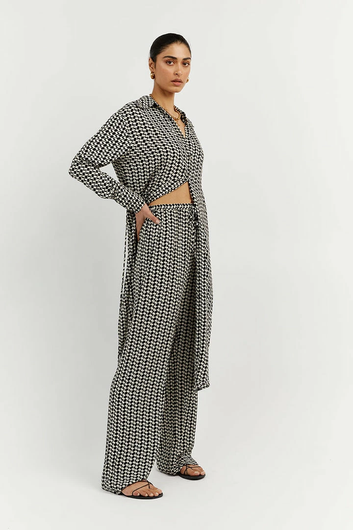 Best Pirce ๐ฅฐ DISSH Boutiques FAME BLACK WHITE GEO LONG ๐ SHIRT CLOTHING โ 4 DISSH Boutiques FAME BLACK WHITE GEO LONG SHIRT CLOTHING