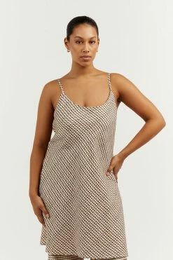 DISSH Boutiques THE BUMP FRIENDLY EDIT ALFIE BEIGE SWIRL TUNIC TOP