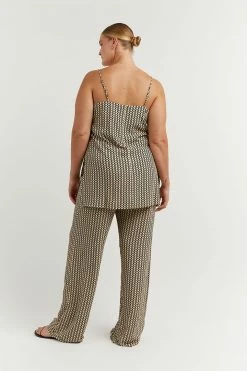 DISSH Boutiques MARLOW BEIGE GEO TUNIC TOP THE BUMP FRIENDLY EDIT