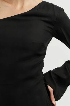 DISSH Boutiques SASHA BLACK ONE SHOULDER TUNIC