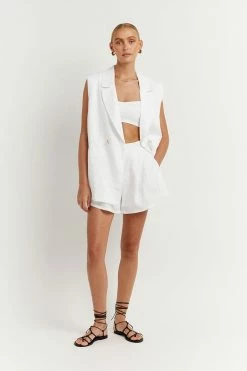 DISSH Boutiques ALBER WHITE LINEN SHORT CLOTHING
