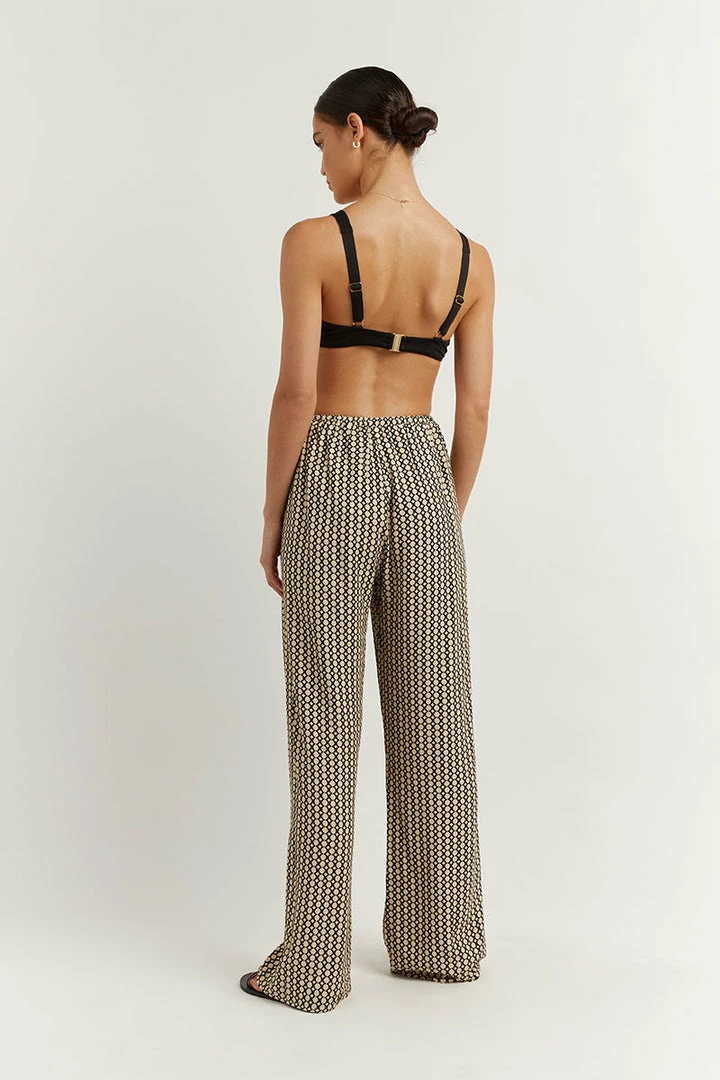 Top 10 ๐คฉ DISSH Boutiques SUNMOTION RUNWAY MARLOW BEIGE GEO DRAWSTRING PANT ๐ 5 DISSH Boutiques SUNMOTION RUNWAY MARLOW BEIGE GEO DRAWSTRING PANT