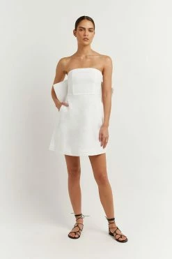 DISSH Boutiques DRESSES AISLE WHITE LINEN BACK BOW DRESS