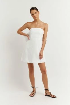 Best Sale ๐ DISSH Boutiques ๐ DRESSES AISLE WHITE LINEN BACK BOW ๐ DRESS ๐งจ 11 DISSH Boutiques DRESSES AISLE WHITE LINEN BACK BOW DRESS