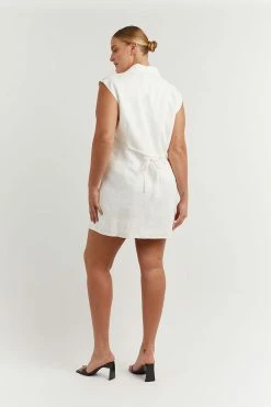 DISSH Boutiques LOGAN OFF WHITE LINEN BLAZER DRESS CLOTHING