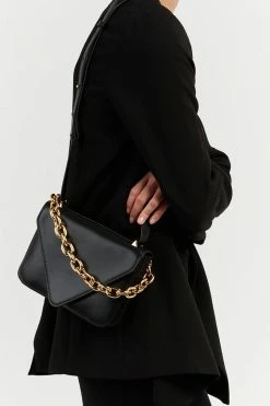 DISSH Boutiques DION BLACK GOLD CHAIN BAG