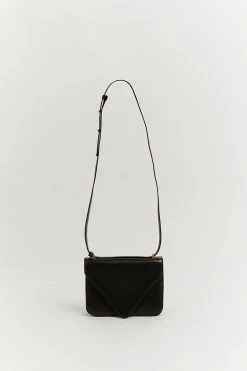 DISSH Boutiques DION BLACK GOLD CHAIN BAG