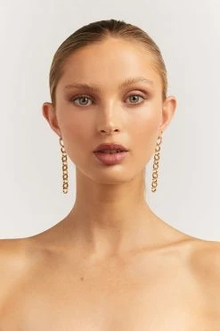 DISSH Boutiques FLEUR GOLD CHAIN EARRING