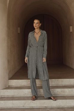 DISSH Boutiques FAME BLACK WHITE GEO LONG SHIRT CLOTHING