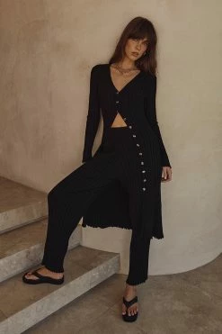 DISSH Boutiques LOU BLACK LONGLINE KNIT CARDIGAN