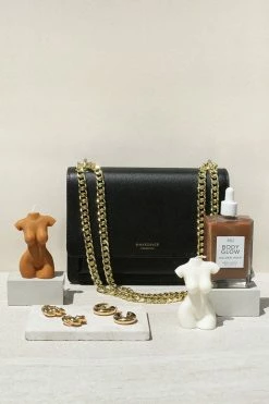 DISSH Boutiques HOME SHE IS JOLIE SHE IVORY CANDLE