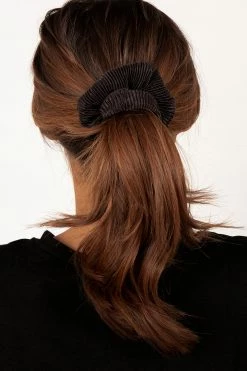 DISSH Boutiques RHI BLACK RIBBED SCRUNCHIE