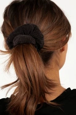DISSH Boutiques RHI BLACK RIBBED SCRUNCHIE