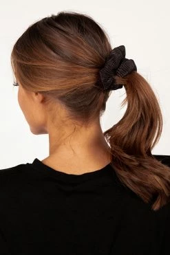 DISSH Boutiques RHI BLACK RIBBED SCRUNCHIE