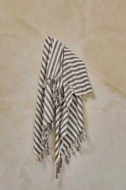 MARIA FARRO GRIZO BEACH TOWEL
