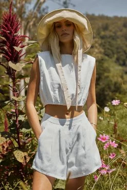 DISSH Boutiques ALBER WHITE LINEN SHORT CLOTHING