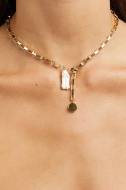 DISSH Boutiques ALODIE PEARL GOLD CHAIN NECKLACE