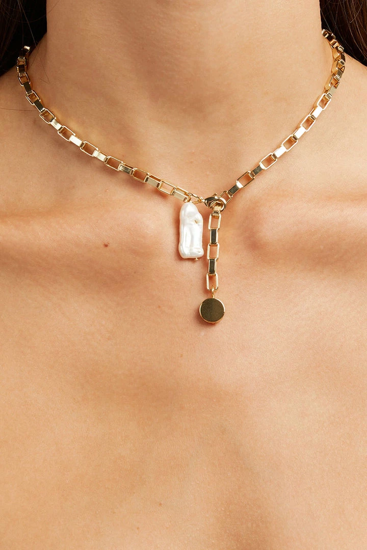 Wholesale ๐ DISSH Boutiques ALODIE PEARL GOLD CHAIN NECKLACE ๐ 2 DISSH Boutiques ALODIE PEARL GOLD CHAIN NECKLACE