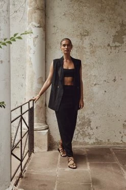 DISSH Boutiques CASSIA BLACK LINEN VEST