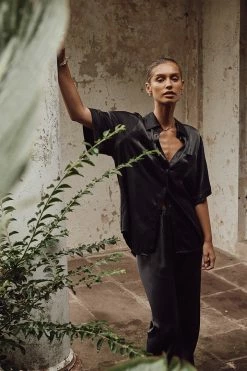 DISSH Boutiques THE BUMP FRIENDLY EDIT SIMONE CHARCOAL SATIN SHORT SLEEVE SHIRT