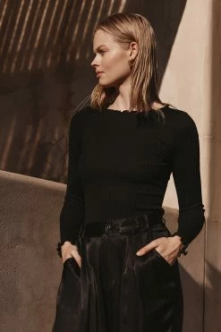 DISSH Boutiques SOPHIA BLACK LONG SLEEVE TOP