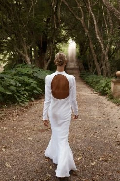 DISSH Boutiques AISLE WHITE LINEN SLEEVE MIDI DRESS