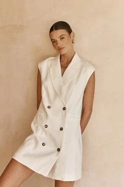 DISSH Boutiques LOGAN OFF WHITE LINEN BLAZER DRESS CLOTHING