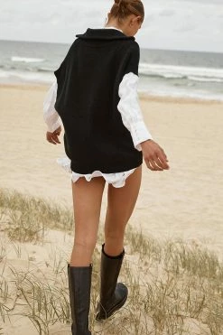 DISSH Boutiques HICKS BLACK ZIP FRONT KNIT VEST