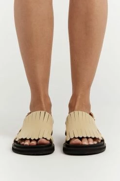 ALIAS MAE PAYTON BUTTER SANDAL