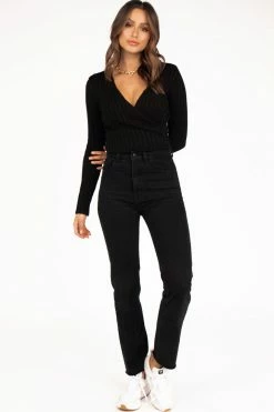 DISSH Boutiques BARROWS BLACK CROSS KNIT TOP