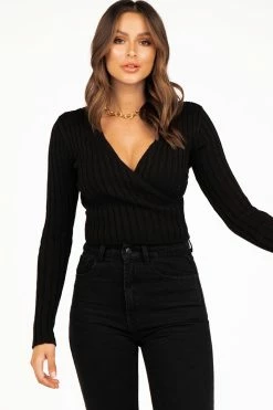 DISSH Boutiques BARROWS BLACK CROSS KNIT TOP