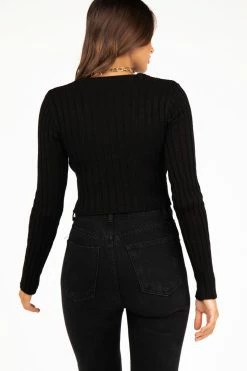 DISSH Boutiques BARROWS BLACK CROSS KNIT TOP