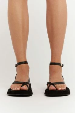 ALIAS MAE POLLY BLACK SANDAL ACCESSORIES