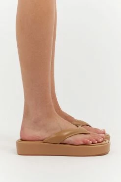 ALIAS MAE SENSO XOLANI BUTTERSCOTCH SANDAL