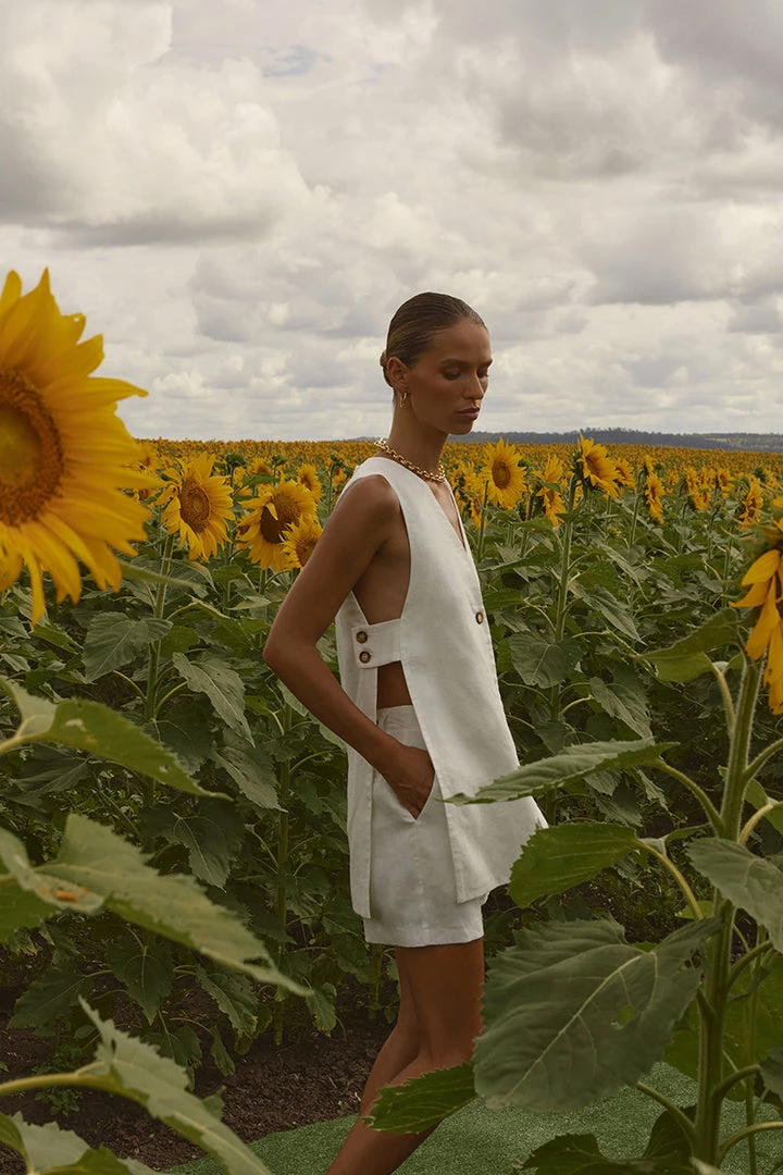 Best Sale π DISSH Boutiques LOGAN OFF WHITE LINEN SHORT CLOTHING π€© 2 DISSH Boutiques LOGAN OFF WHITE LINEN SHORT CLOTHING