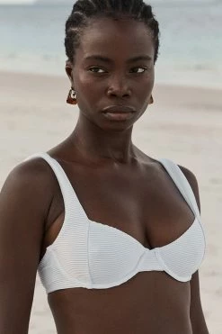 DISSH Boutiques LOLA WHITE UNDERWIRE SWIM TOP SWIMSUITS & COVERUPS