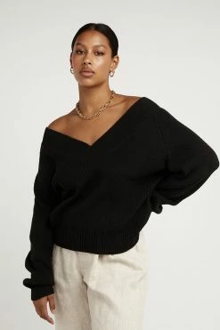 DISSH Boutiques SWEATERS ALDEA V NECK BLACK KNIT JUMPER
