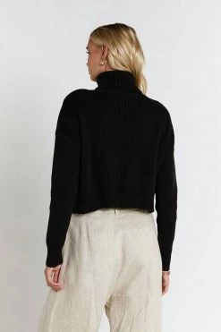 DISSH Boutiques NONI BLACK CROPPED KNIT JUMPER TOPS