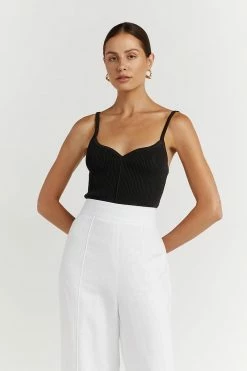 DISSH Boutiques ELEMENT BLACK SWEETHEART KNIT TOP