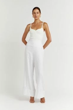 DISSH Boutiques ELEMENT WHITE SWEETHEART KNIT TOP