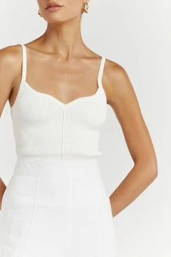 DISSH Boutiques ELEMENT WHITE SWEETHEART KNIT TOP