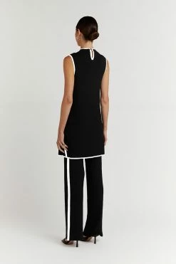 DISSH Boutiques BINDING BLACK KNIT TUNIC TOP