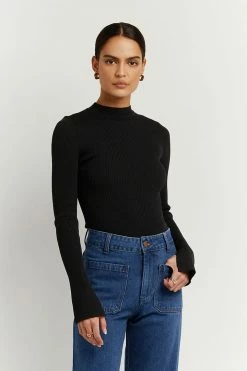 DISSH Boutiques DONNA BLACK SLEEVED KNIT TOP